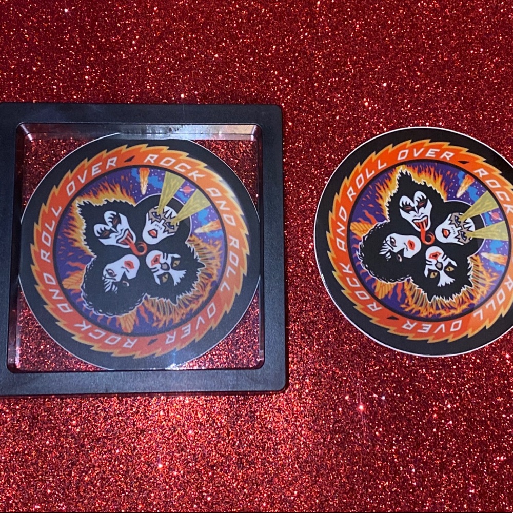 KISS PICTURE 3” ROUND EXCLUSIVE RELEASE MINT X2